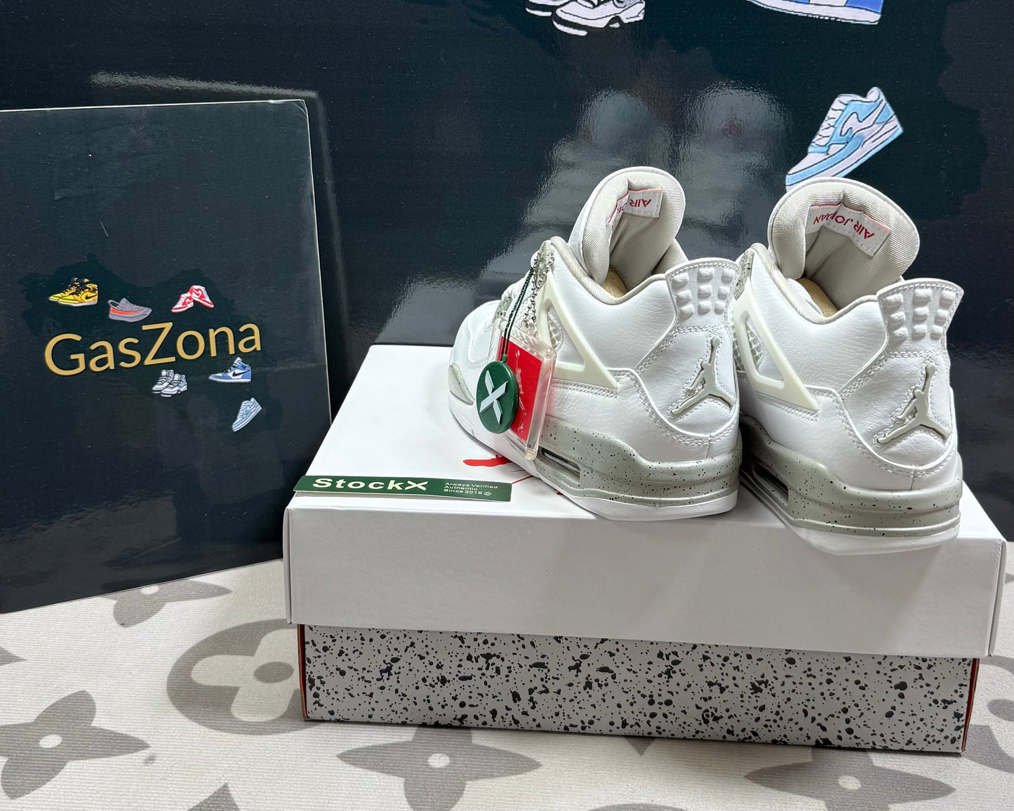 Air Jordan 4 Retro White Oreo (2021)