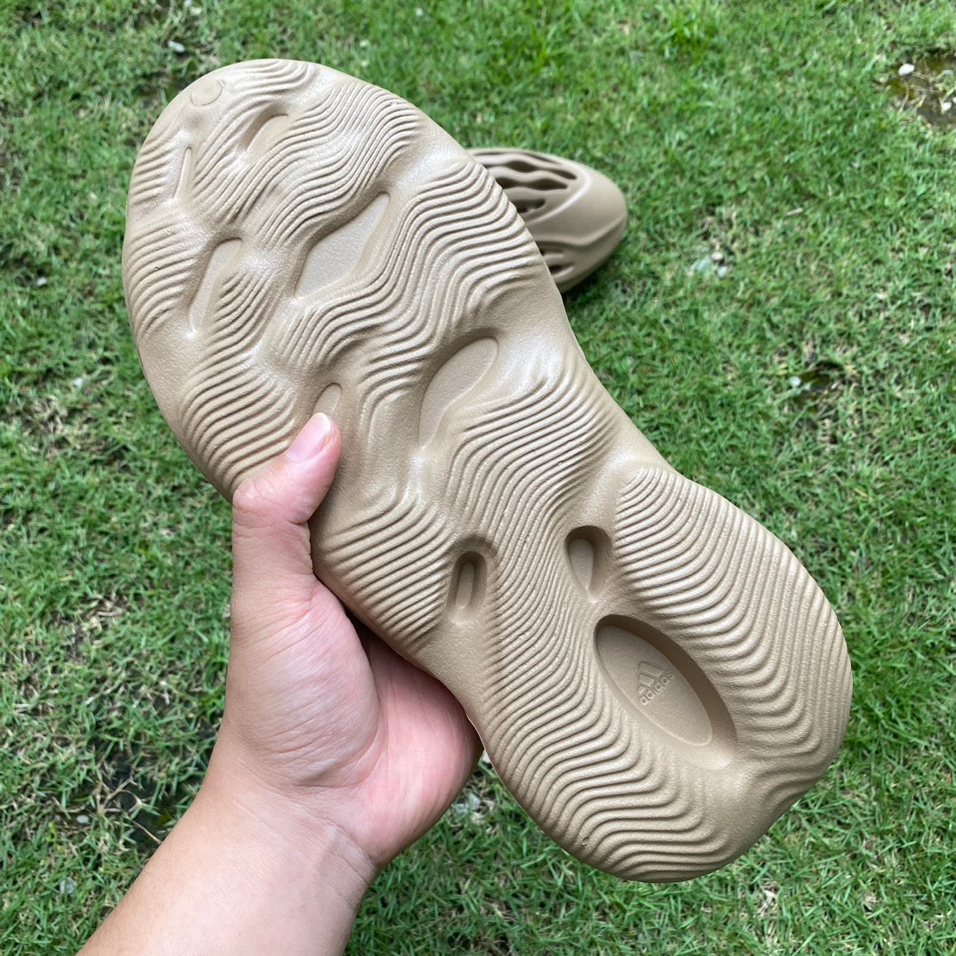 Adidas Yeezy Foam RNR Clay Taupe
