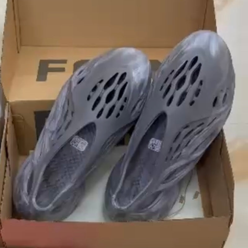 Adidas Yeezy Foam RNR MX Granite